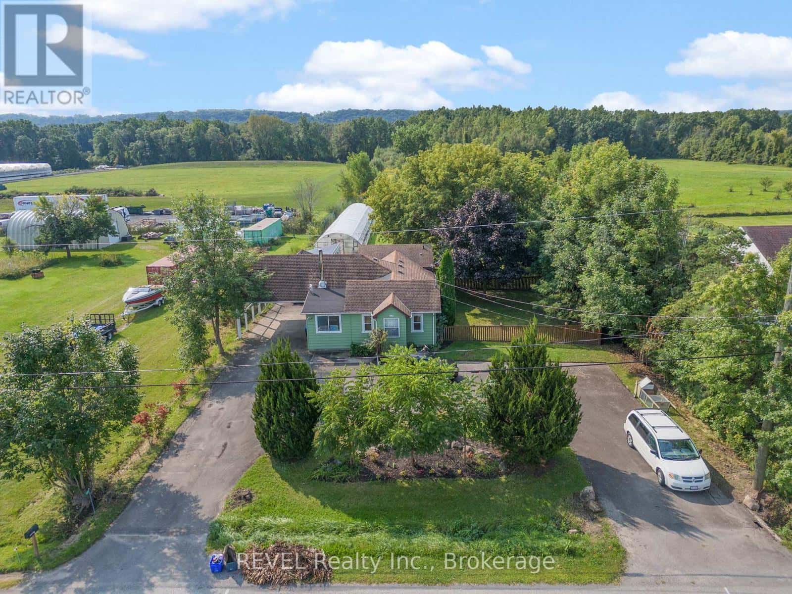 1031 LINE 8 ROAD — Niagara-on-the-Lake (St. Davids), Ontario - Photo 2 of 38