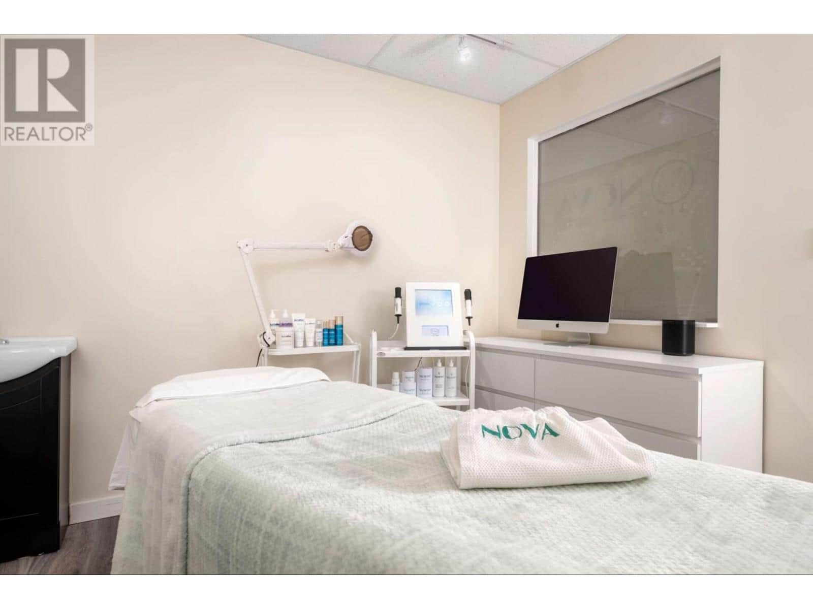 700 4400 HAZELBRIDGE WAY - Photo 3 of 5, Richmond, British Columbia