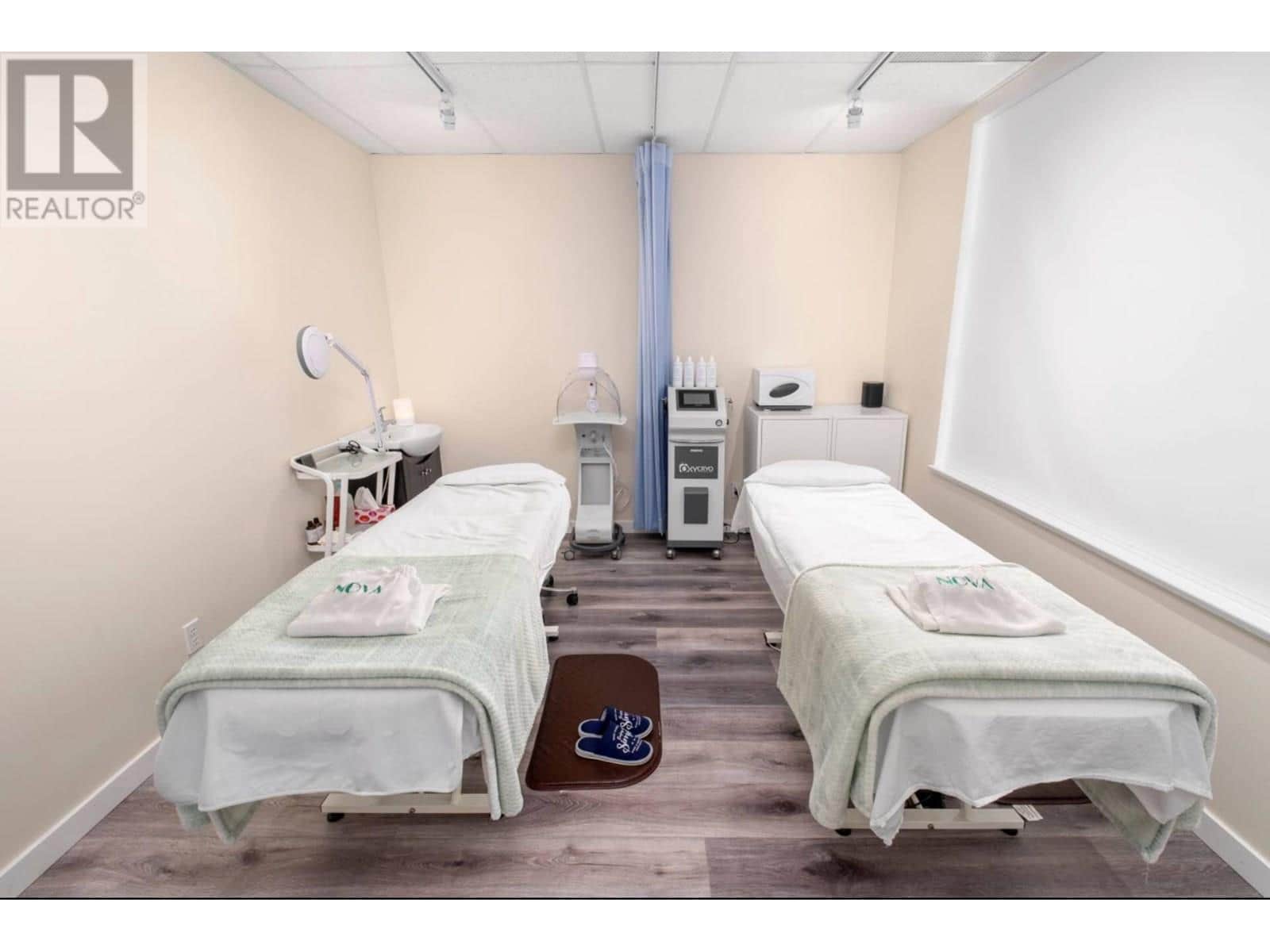 700 4400 HAZELBRIDGE WAY - Photo 2 of 5, Richmond, British Columbia