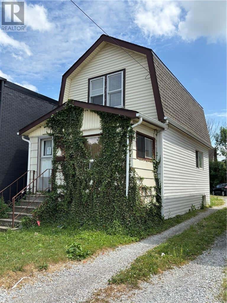 465 EAST MAIN STREET — Welland (Lincoln/Crowland), Ontario - Photo 3 of 22