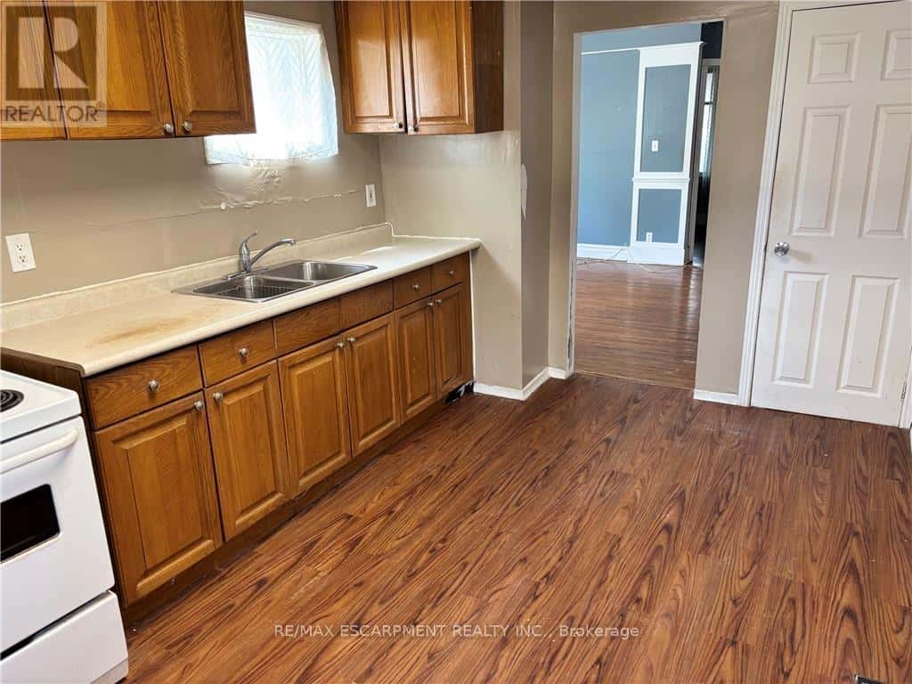 465 EAST MAIN STREET — Welland (Lincoln/Crowland), Ontario - Photo 4 of 22