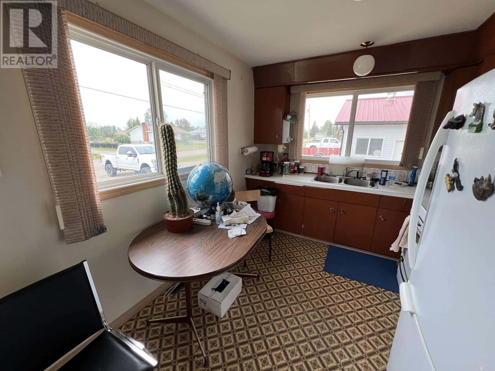 5527 48 STREET — Fort Nelson, British Columbia - Photo 4 of 40