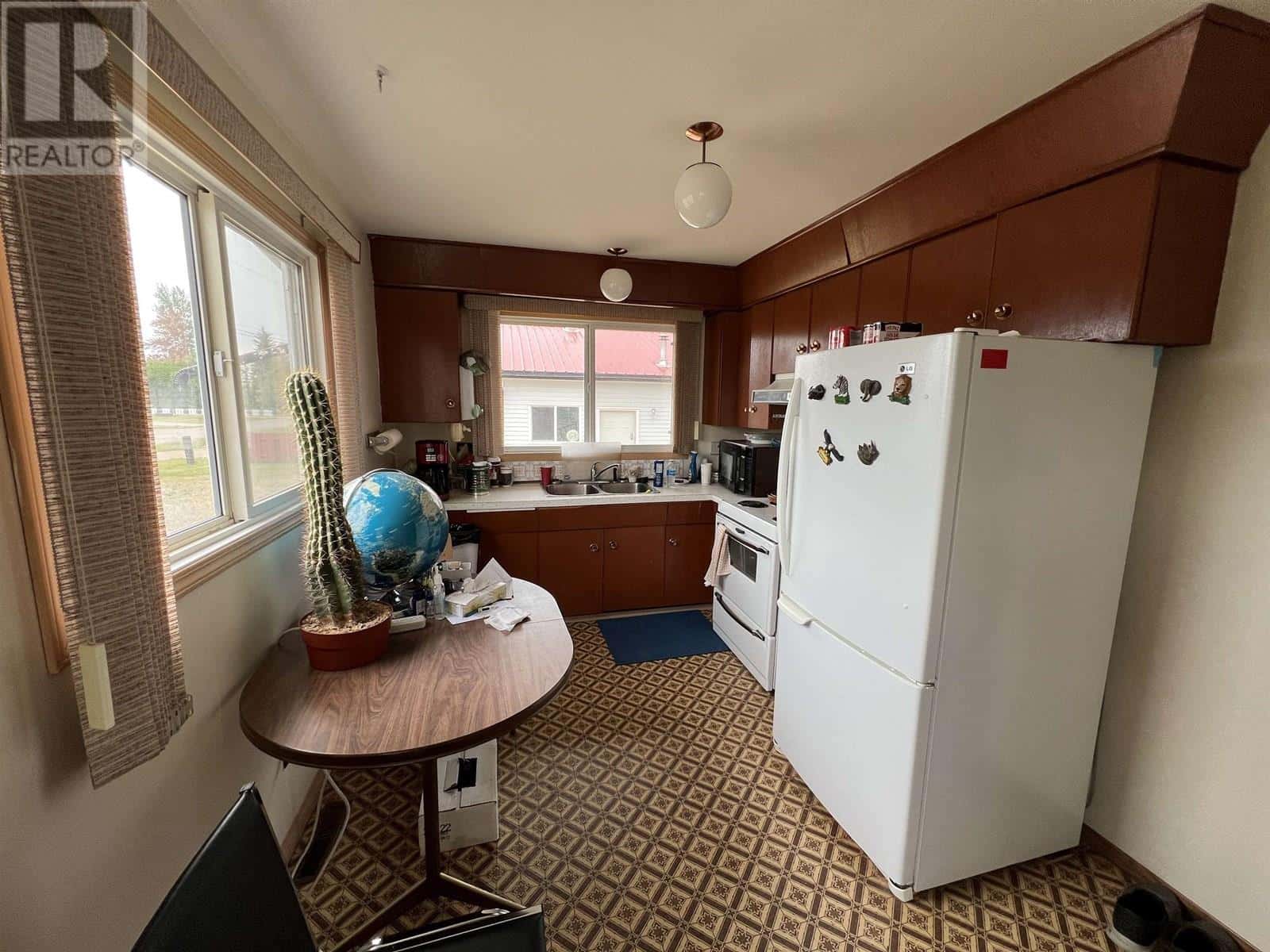 5527 48 STREET — Fort Nelson, British Columbia - Photo 3 of 40