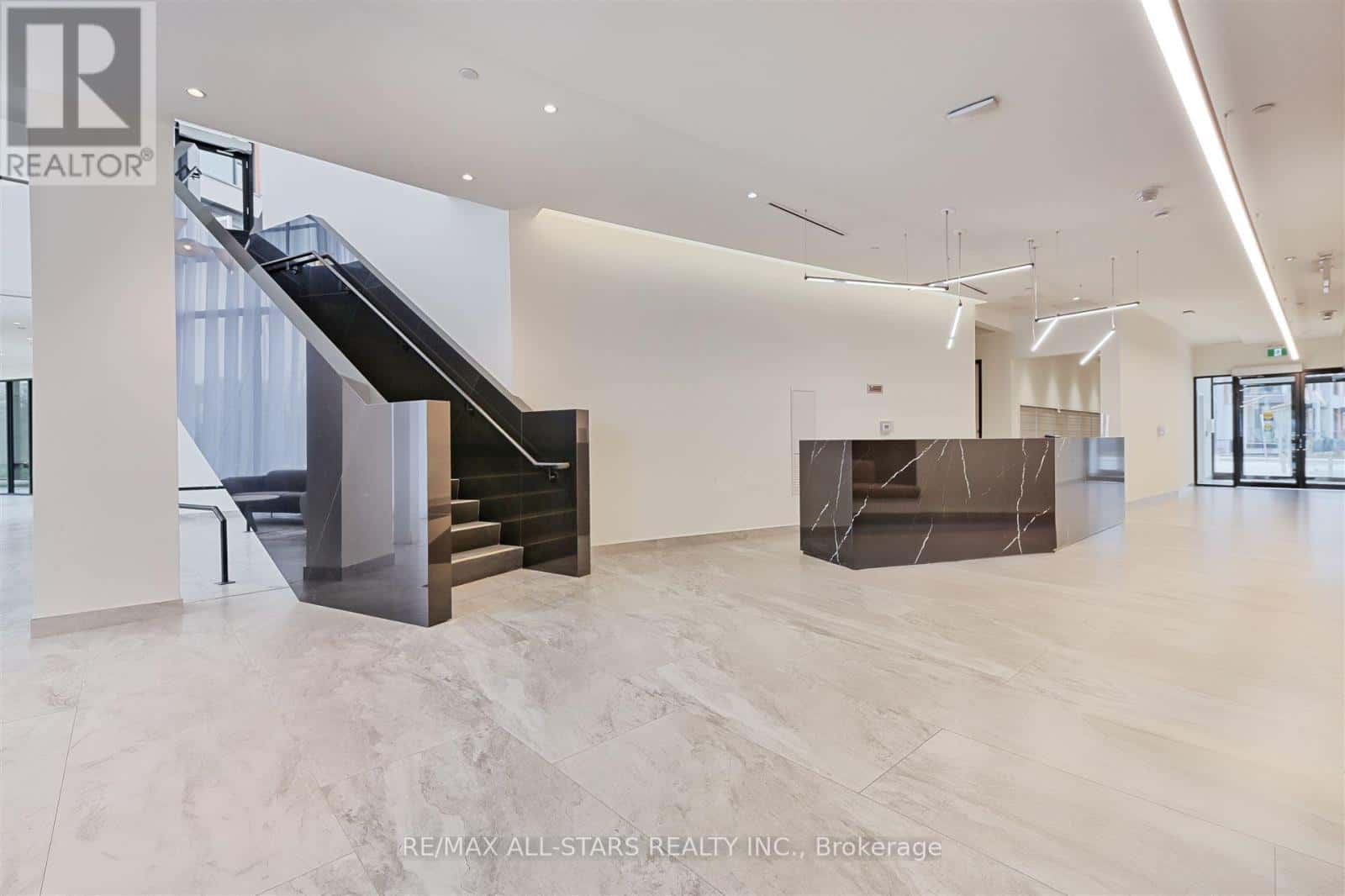 124 - 2 DAVID EYER ROAD — Richmond Hill, Ontario - Photo 4 of 22