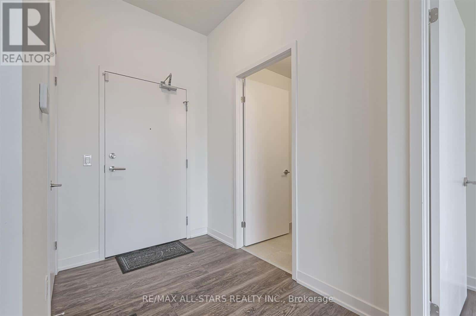 124 - 2 DAVID EYER ROAD — Richmond Hill, Ontario - Photo 5 of 22