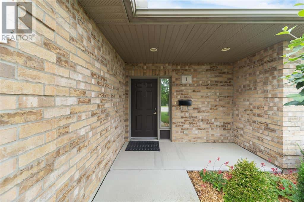 5969 TOWNSEND LINE Unit# 1 — Lambton Shores, Ontario - Photo 4 of 38