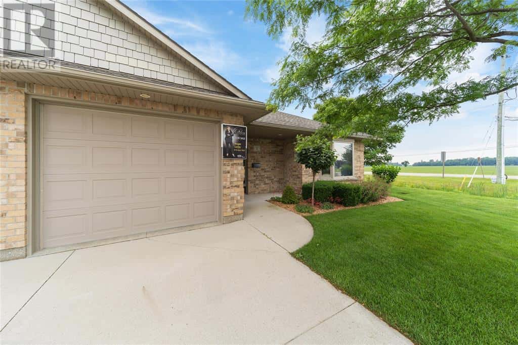 5969 TOWNSEND LINE Unit# 1 — Lambton Shores, Ontario - Photo 3 of 38