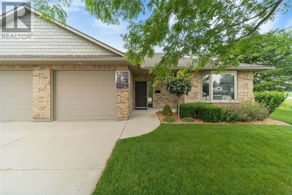 5969 TOWNSEND LINE Unit# 1 — Lambton Shores, Ontario - Photo 2 of 38