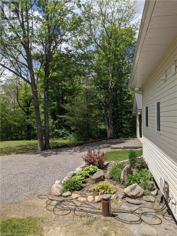 1165B KIRK KOVE ROAD — Frontenac (Frontenac Centre), Ontario - Photo 4 of 28