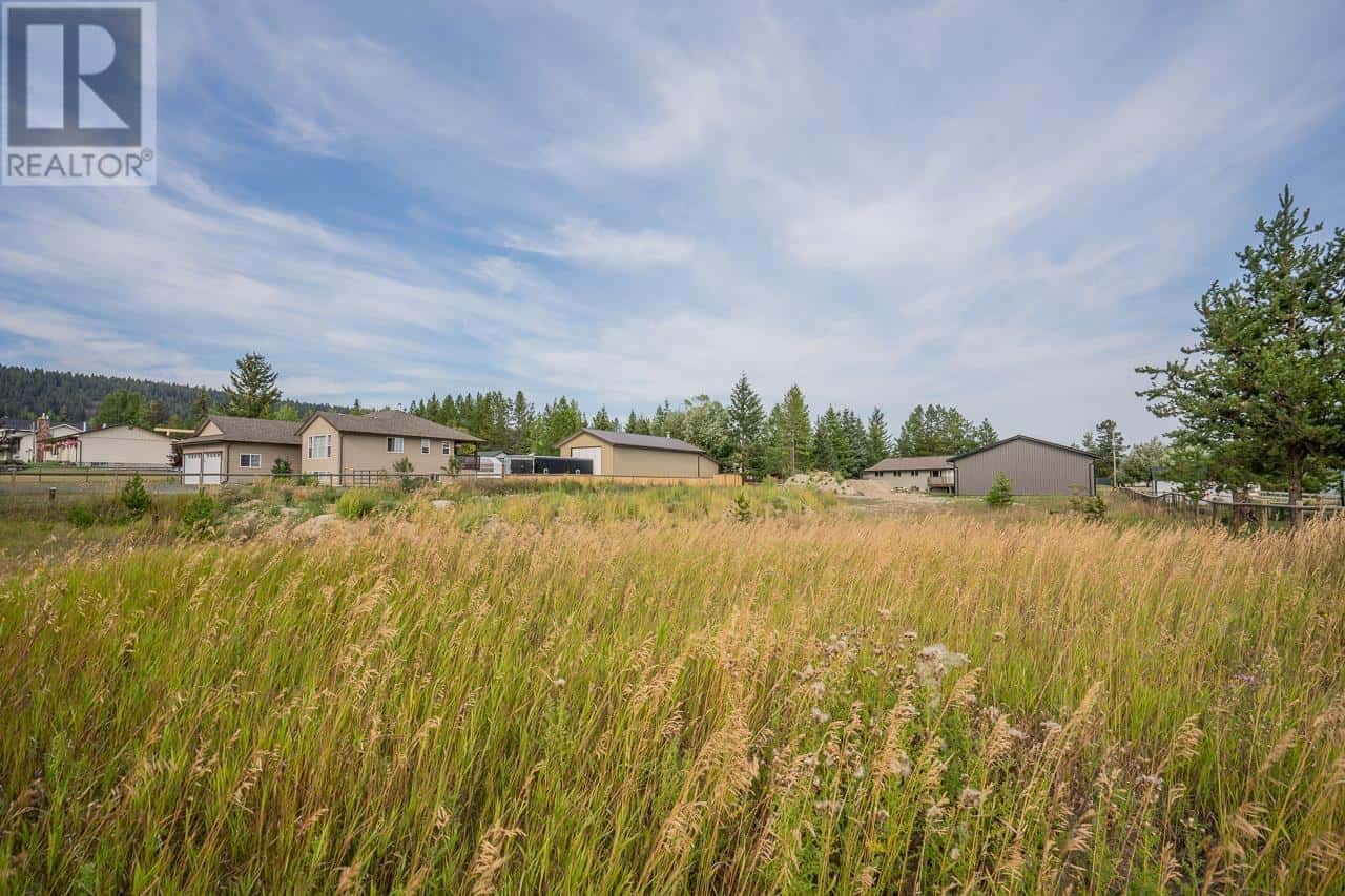 6506 GREY CRESCENT — Horse Lake, British Columbia - Photo 3 of 9