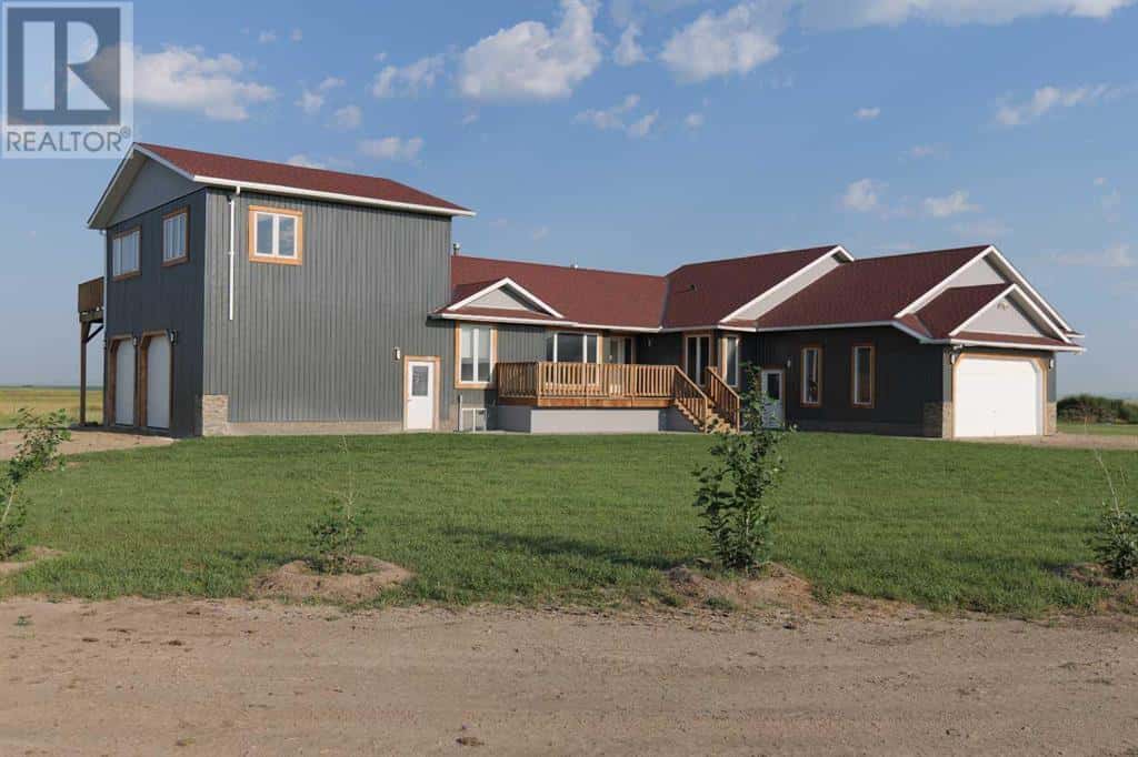 Range Road 254 — Rural Vulcan County, Alberta - Photo 2 of 50