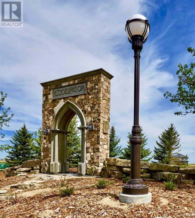 5 Edgemoor Way W — Rural Lethbridge County, Alberta - Photo 2 of 8