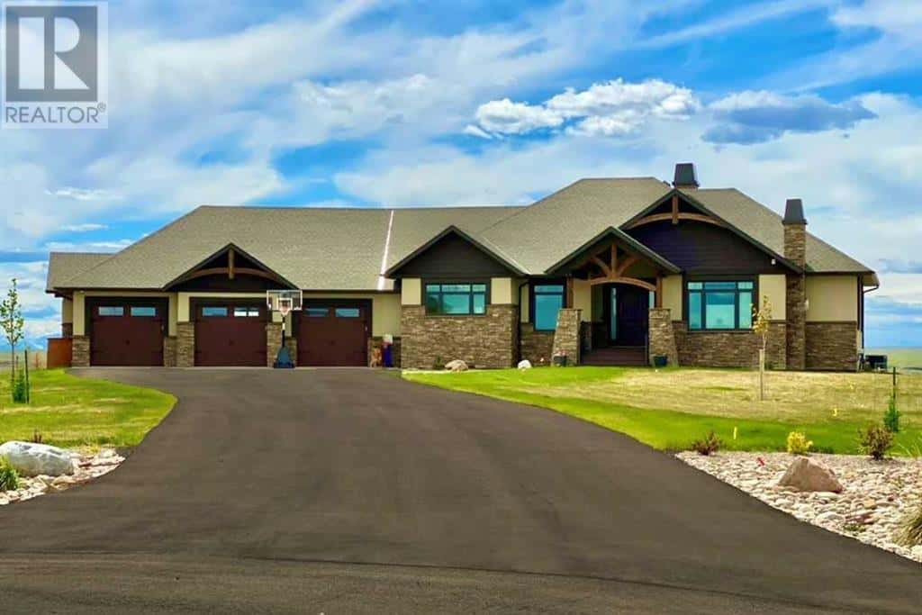 5 Edgemoor Way W — Rural Lethbridge County, Alberta - Photo 5 of 8