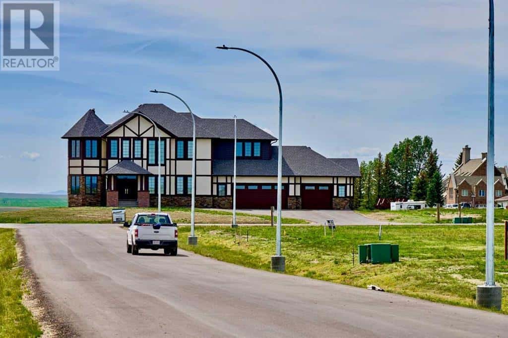 9 Edgemoor Way W — Rural Lethbridge County, Alberta - Photo 3 of 7