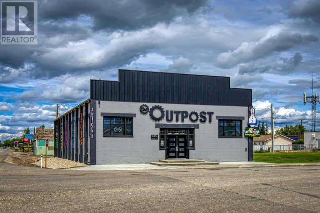 10004 100 Street — Hythe, Alberta - Photo 2 of 39