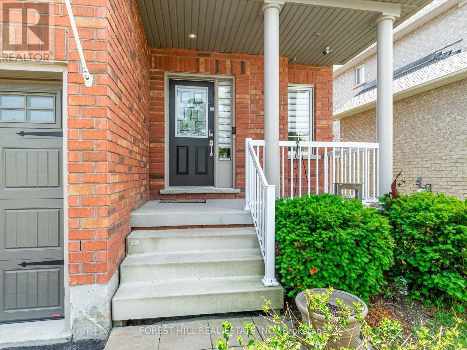 33 CONNAUGHT LANE — Barrie (Innis-Shore), Ontario - Photo 2 of 32