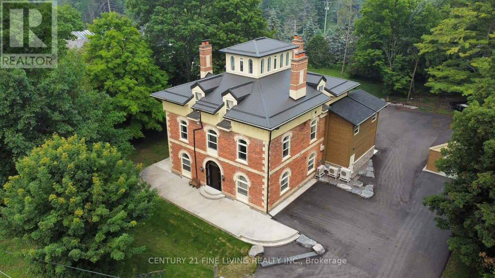 Home in Oro-Medonte (Hawkestone)