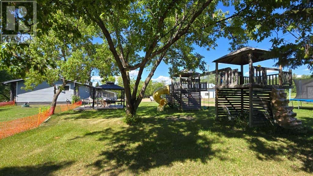 67537, 858 Hwy — Plamondon, Alberta - Photo 4 of 46