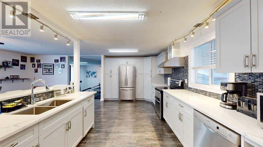 67537, 858 Hwy — Plamondon, Alberta - Photo 5 of 46