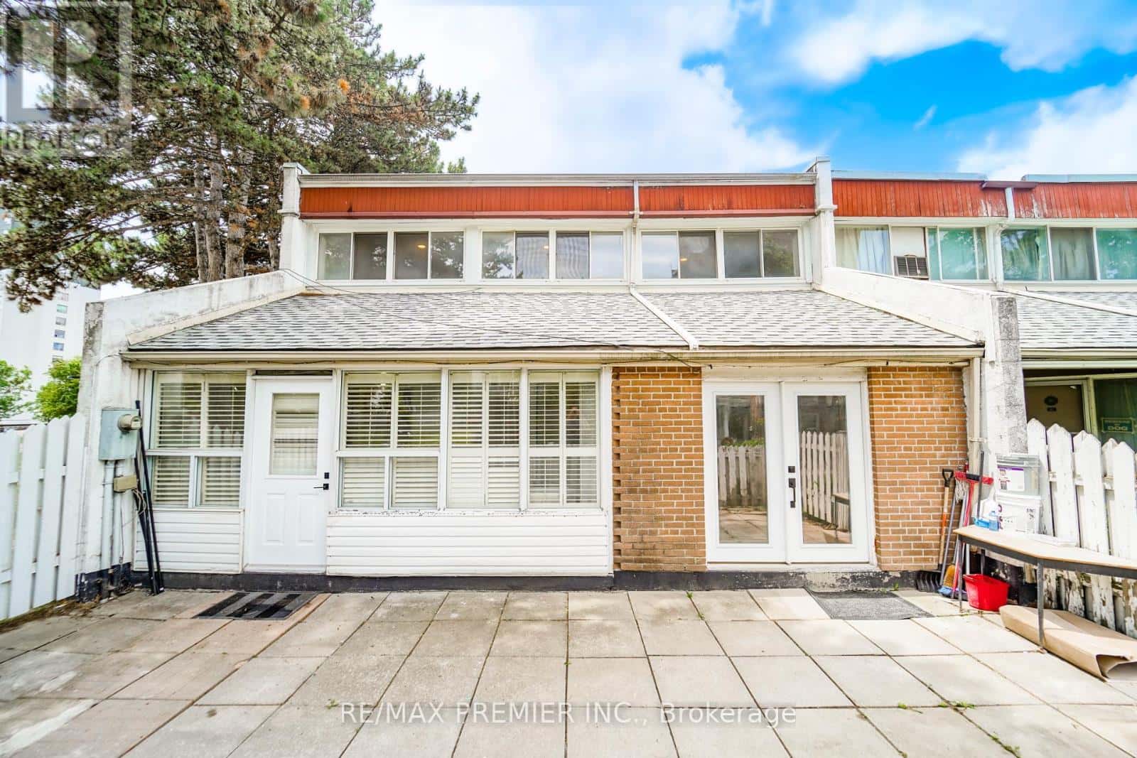 UNIT 106 - 2901 JANE STREET — Toronto (Glenfield-Jane Heights), Ontario - Photo 2 of 42