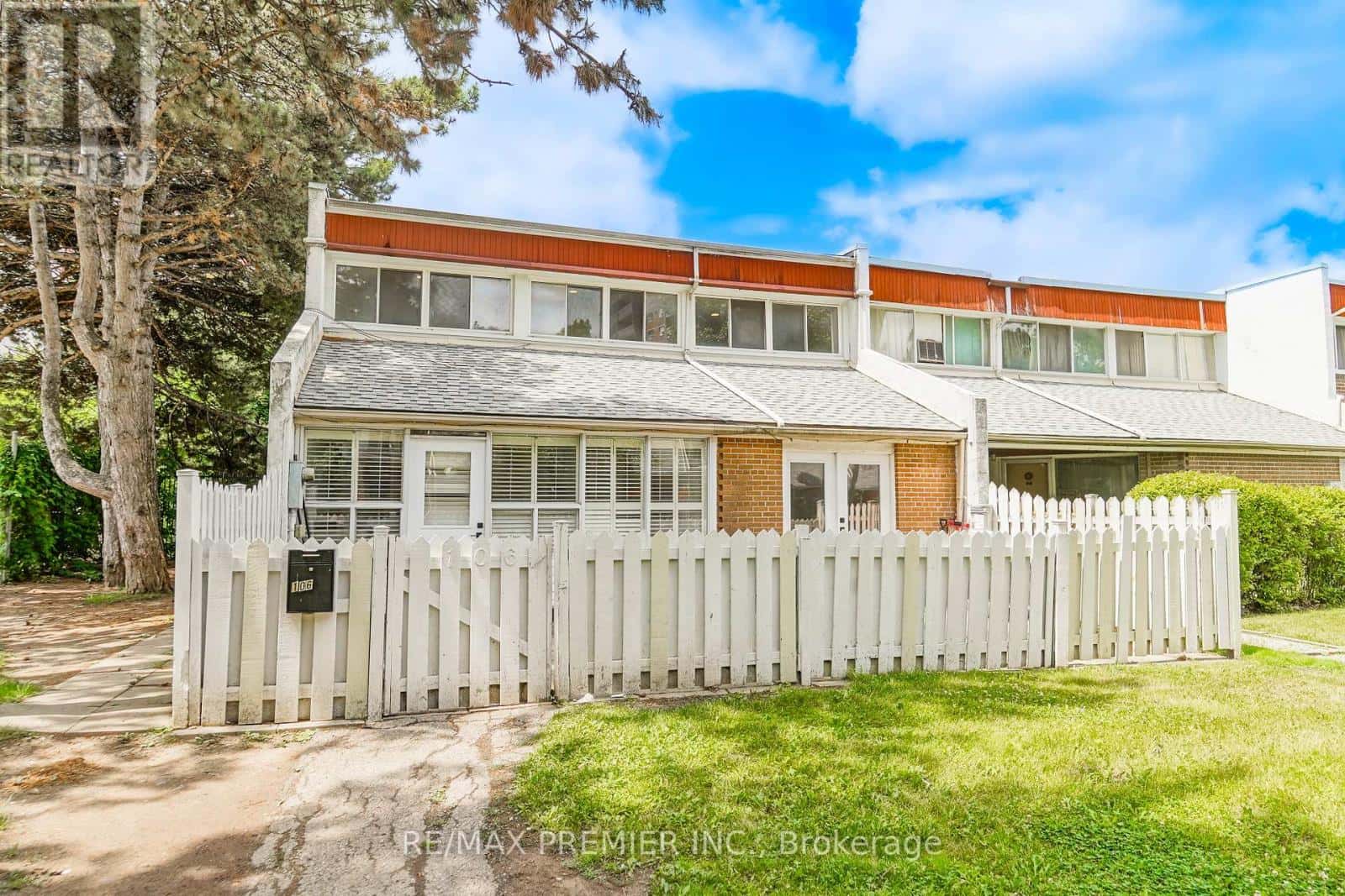 UNIT 106 - 2901 JANE STREET — Toronto (Glenfield-Jane Heights), Ontario - Photo 3 of 42