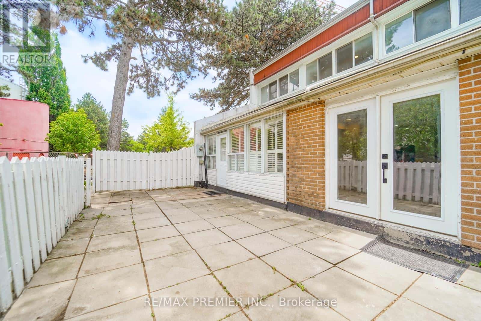 UNIT 106 - 2901 JANE STREET — Toronto (Glenfield-Jane Heights), Ontario - Photo 4 of 42