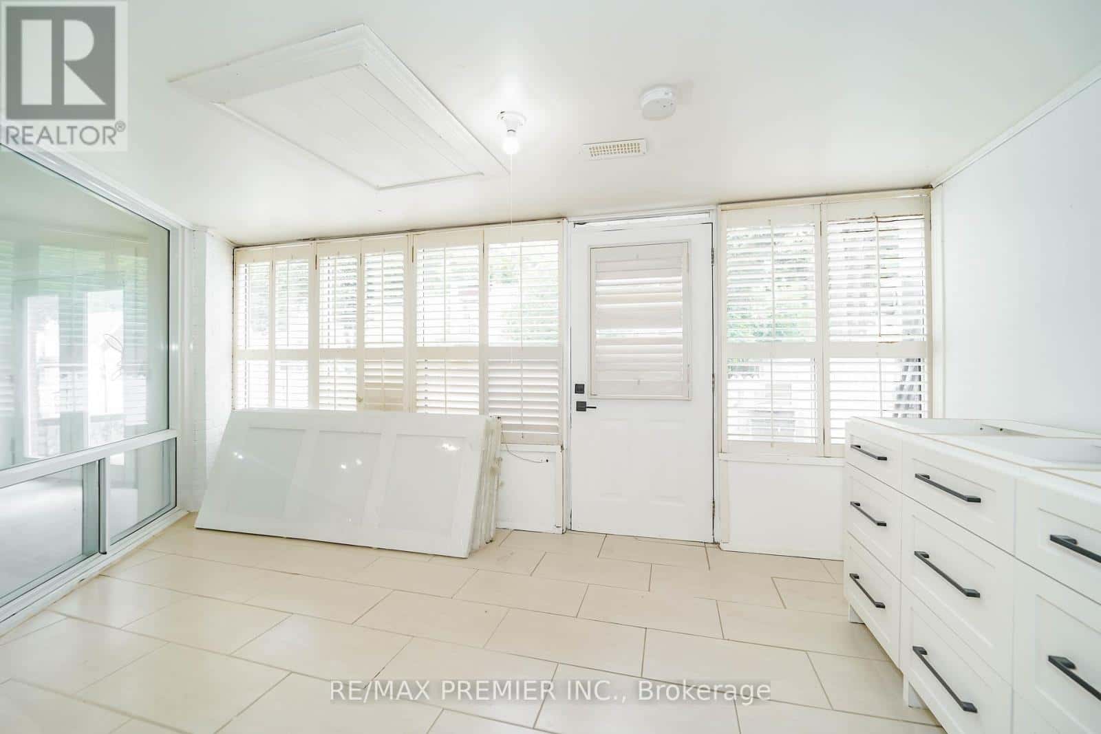 UNIT 106 - 2901 JANE STREET — Toronto (Glenfield-Jane Heights), Ontario - Photo 5 of 42