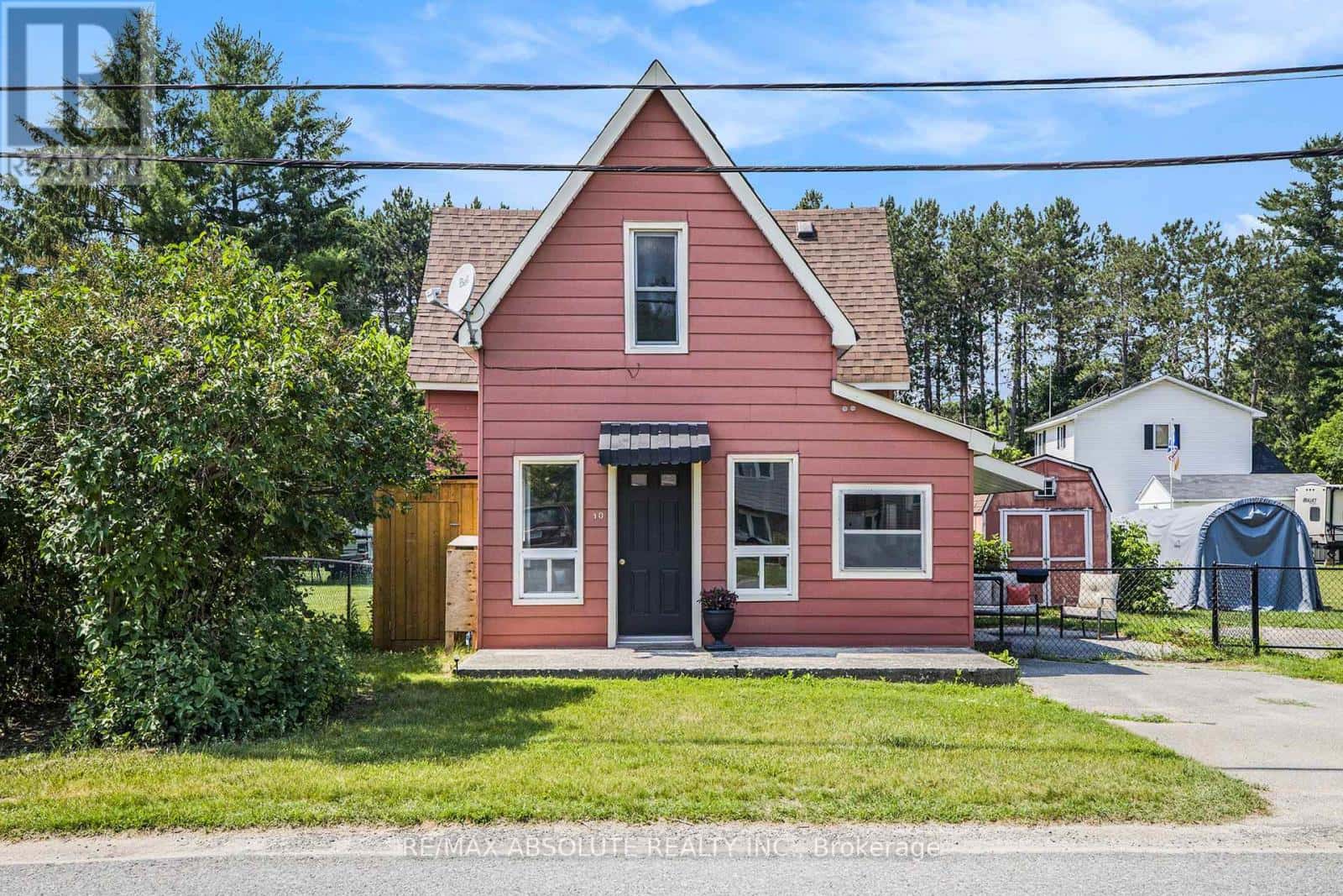 10 NEILSON STREET — McNab/Braeside, Ontario - Photo 2 of 27