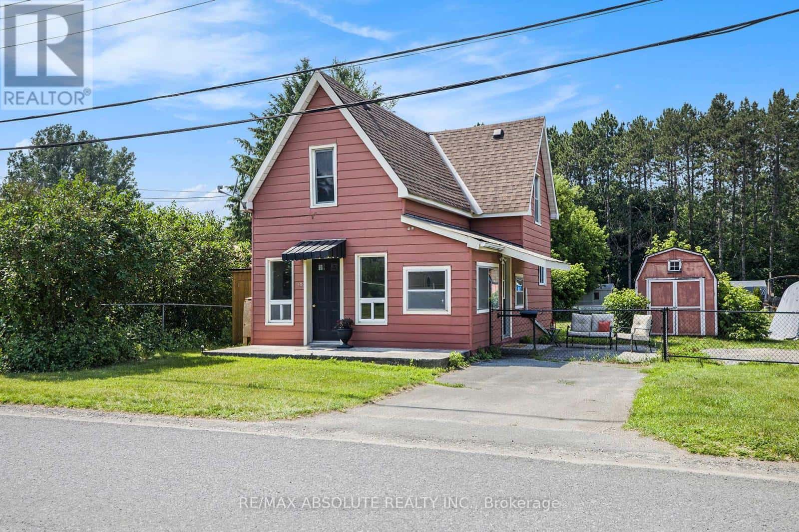 10 NEILSON STREET — McNab/Braeside, Ontario - Photo 4 of 27