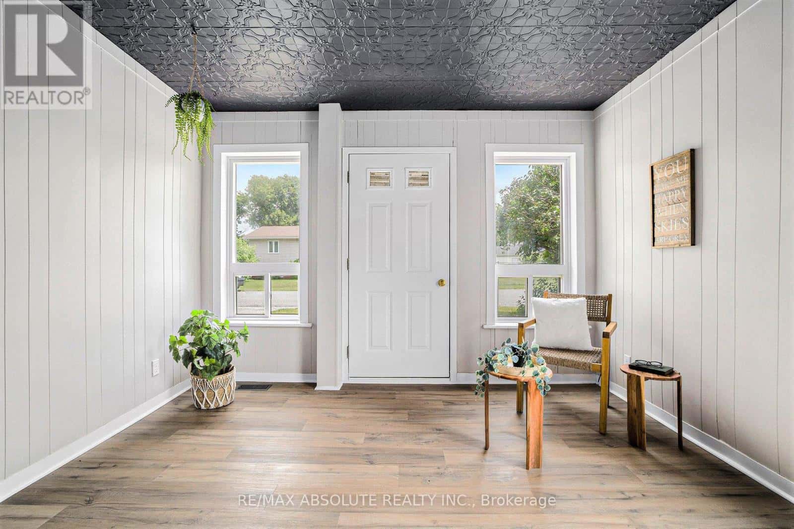 10 NEILSON STREET — McNab/Braeside, Ontario - Photo 5 of 27