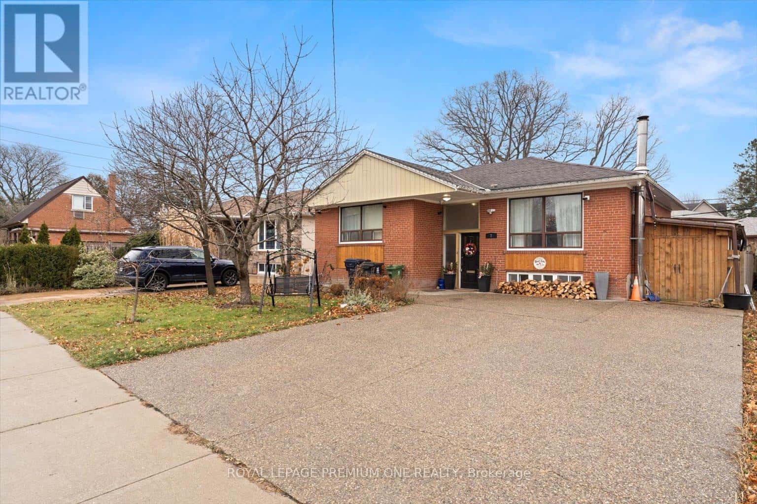 7 NORTH HEIGHTS ROAD — Toronto (Princess-Rosethorn), Ontario - Photo 2 of 39