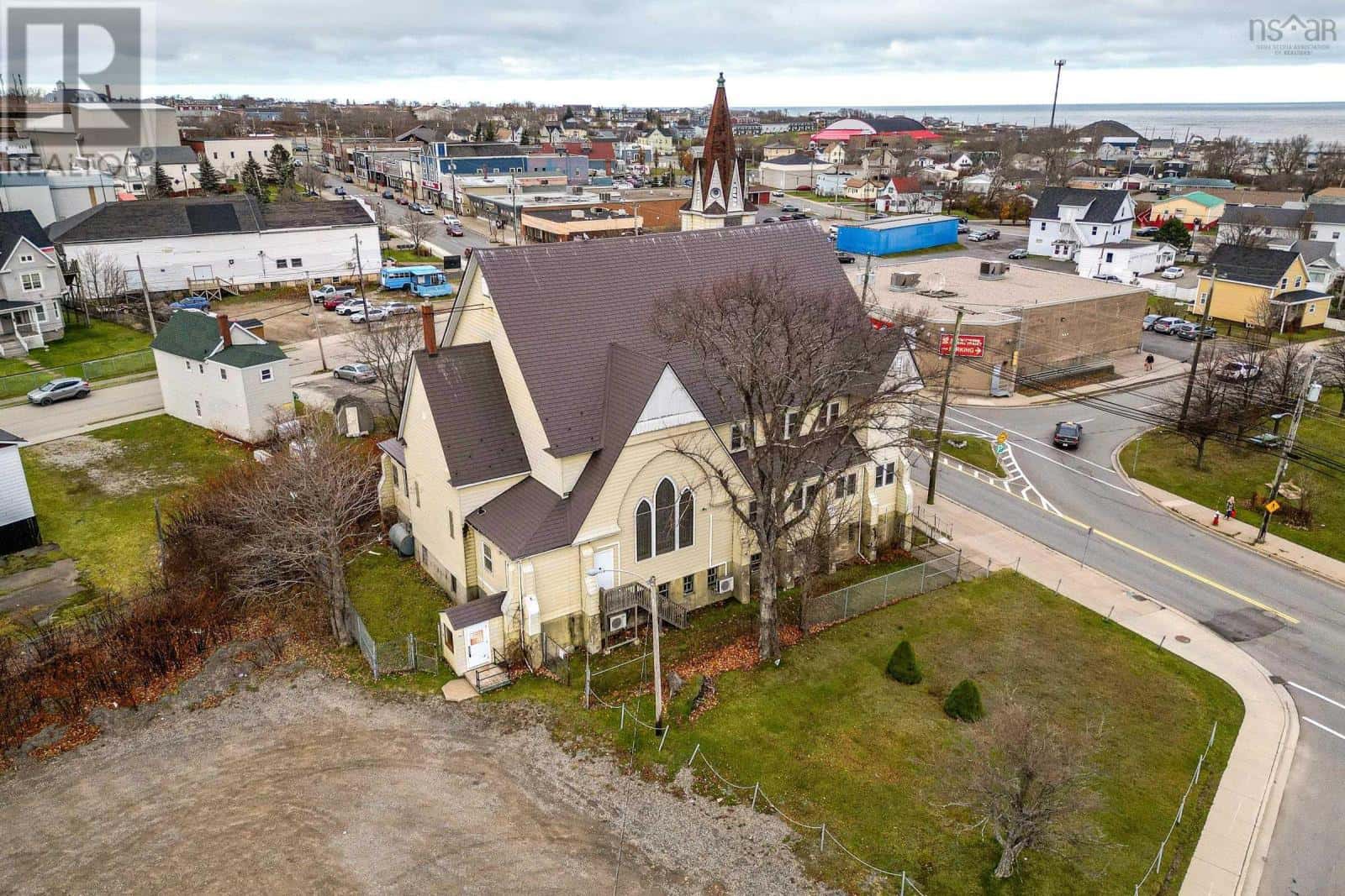 270 Commercial Street — Glace Bay, Nova Scotia - Photo 2 of 40