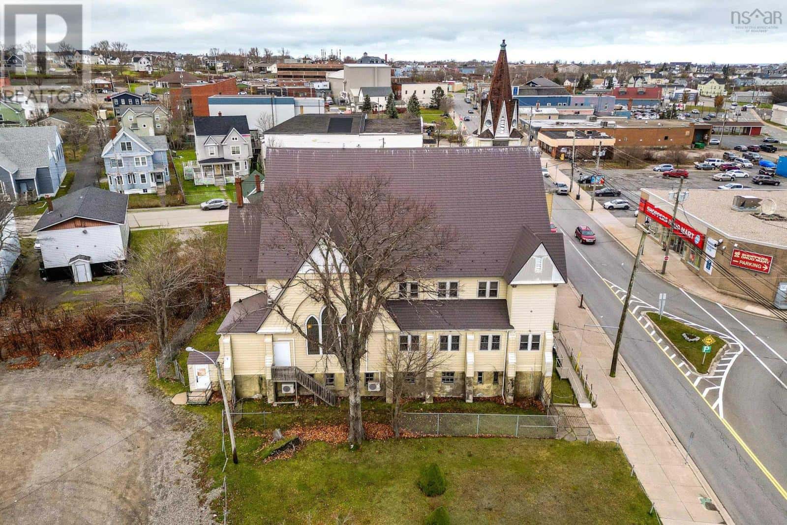 270 Commercial Street — Glace Bay, Nova Scotia - Photo 3 of 40