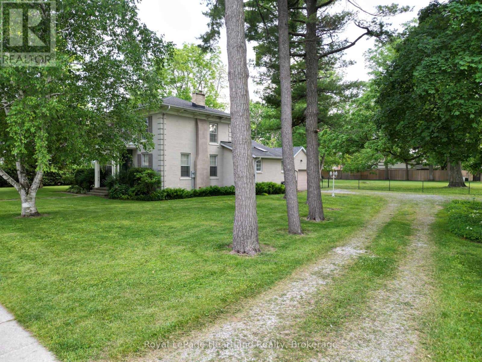 231 WILLIAM STREET — South Huron (Exeter), Ontario - Photo 5 of 49