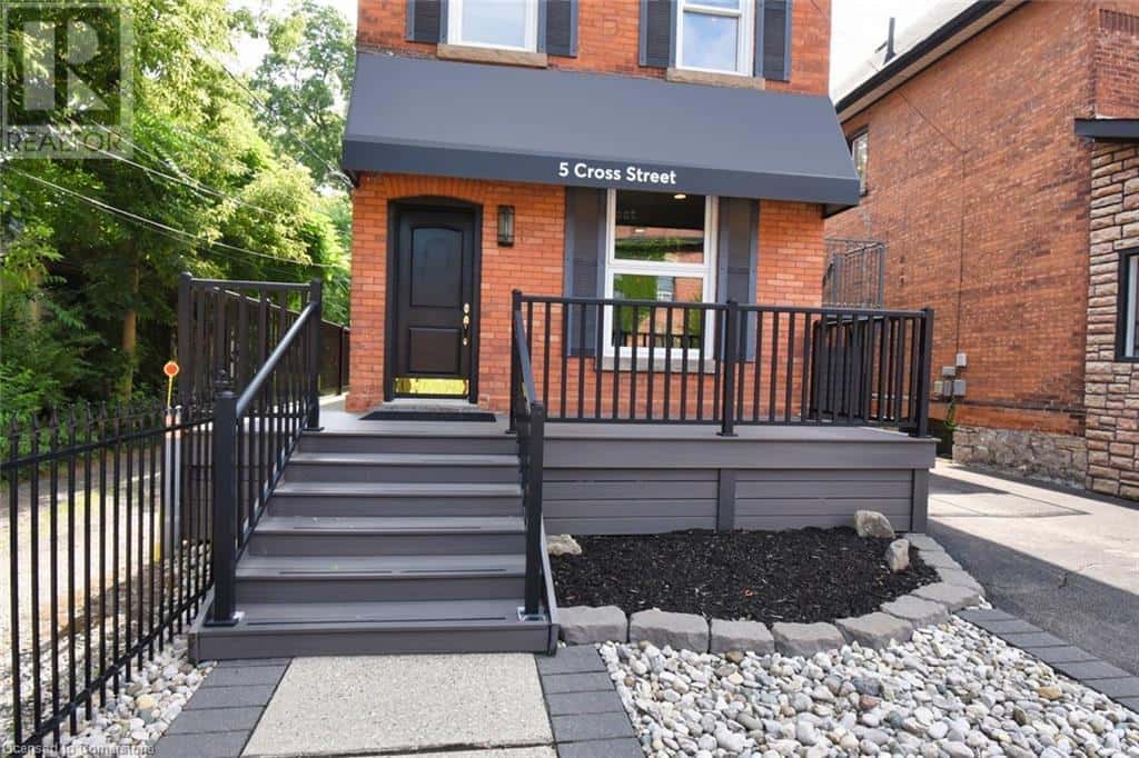 5 CROSS Street — Dundas, Ontario - Photo 3 of 44