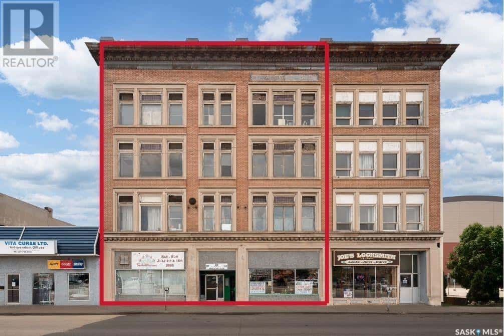 117-123 High STREET W — Moose Jaw, Saskatchewan - Photo 2 of 50