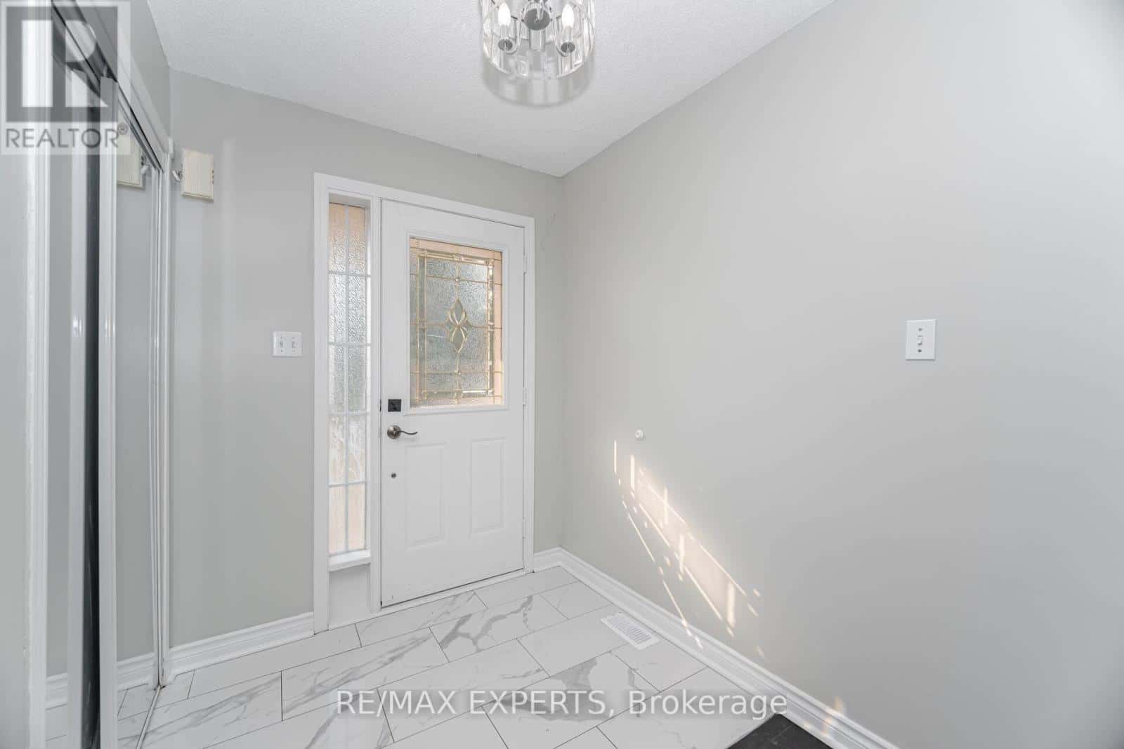 Brampton (Northwest Sandalwood Parkway), Ontario — Brampton (Northwest Sandalwood Parkway), Ontario - Photo 3 of 48