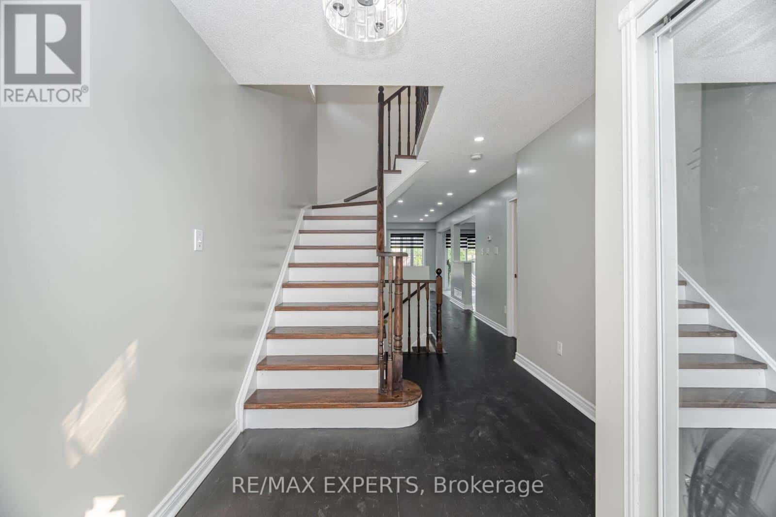 Brampton (Northwest Sandalwood Parkway), Ontario — Brampton (Northwest Sandalwood Parkway), Ontario - Photo 4 of 48