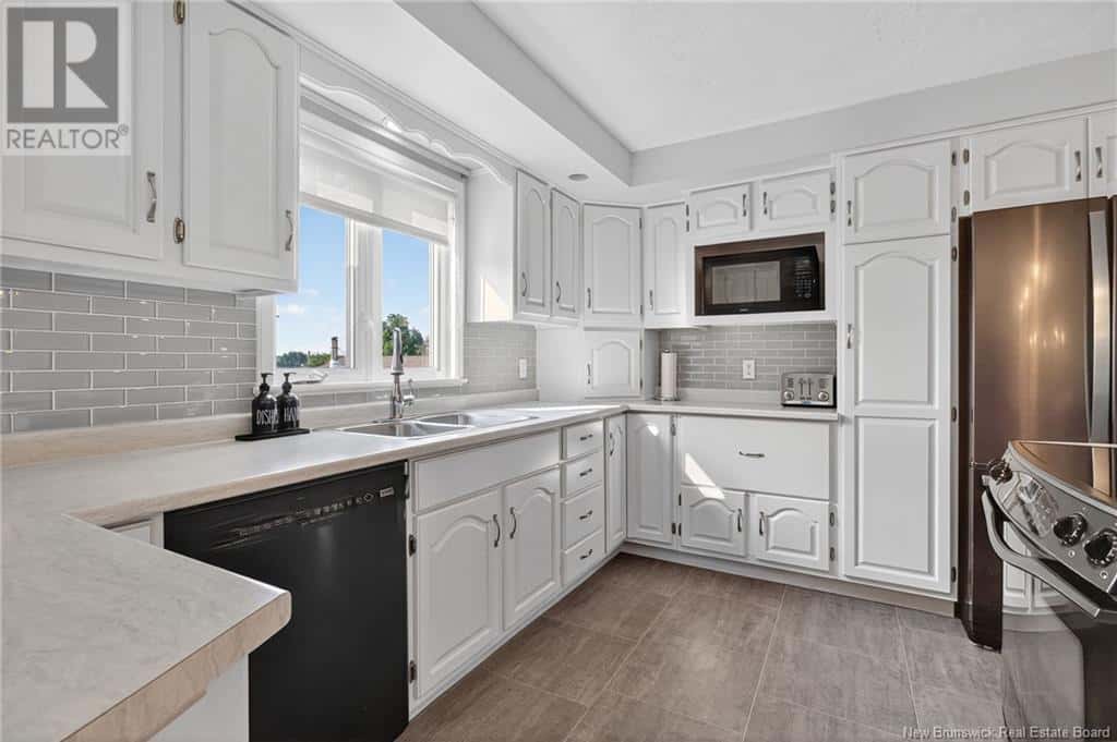 222 Irving — Bouctouche, New Brunswick - Photo 3 of 50