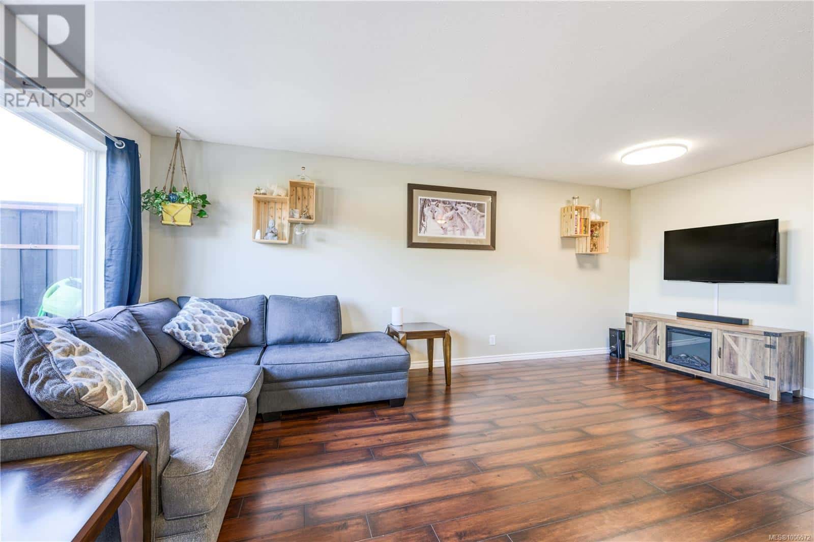 25 2697 Mine Rd — Port McNeill, British Columbia - Photo 4 of 22