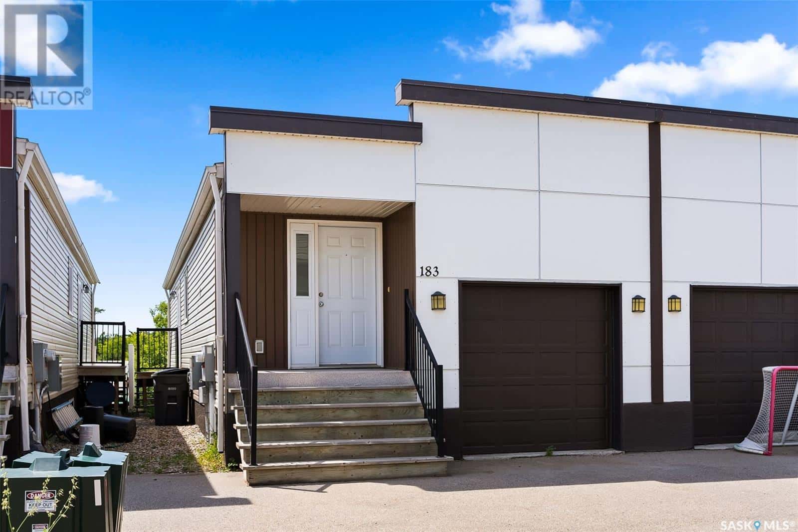 183 Chateau CRESCENT — Pilot Butte, Saskatchewan - Photo 2 of 22