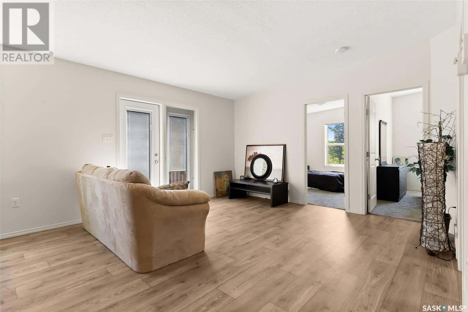 183 Chateau CRESCENT — Pilot Butte, Saskatchewan - Photo 5 of 22