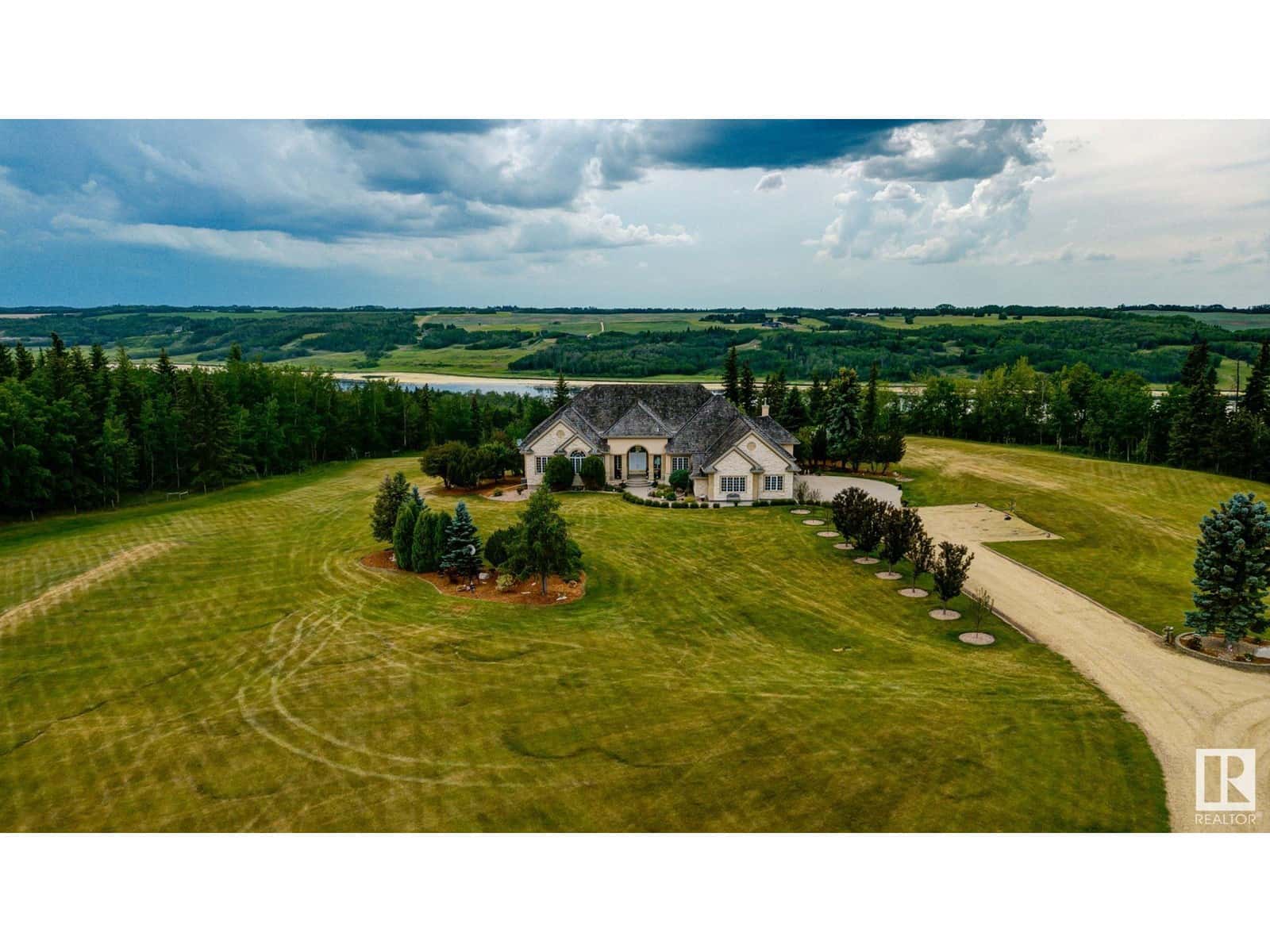 23362 TWP ROAD 490 — Rural Leduc County, Alberta - Photo 2 of 75