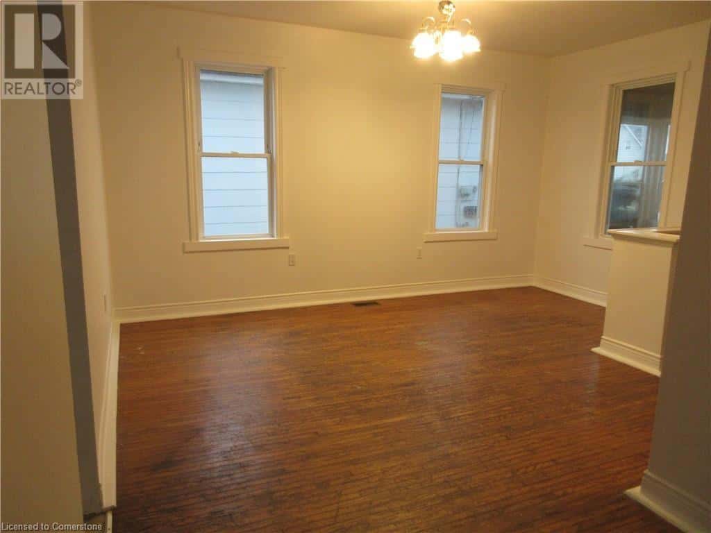 713 CEDAR Street — Dunnville, Ontario - Photo 3 of 31