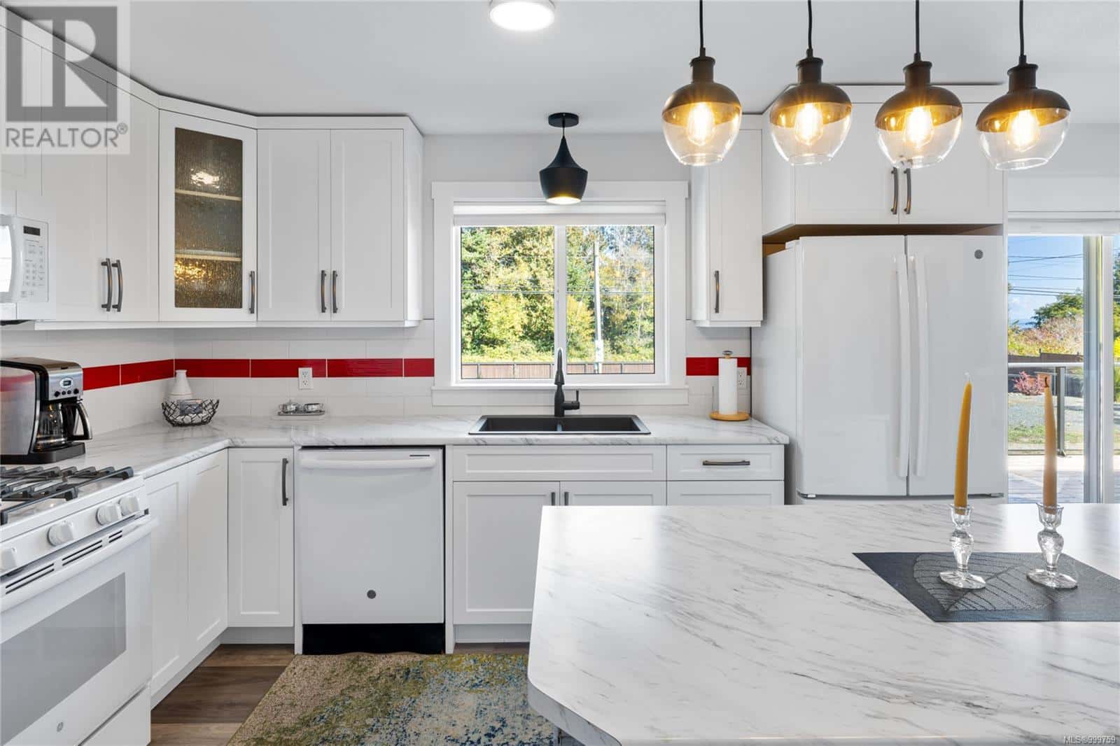 6712 Island Hwy W — Bowser, British Columbia - Photo 5 of 60