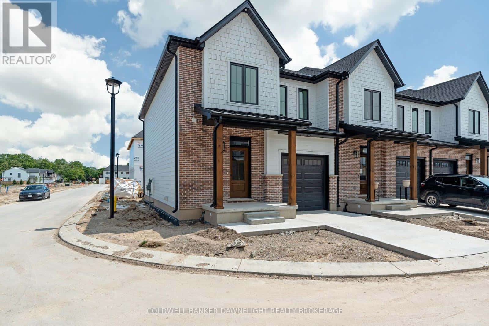 44 - 147 SCOTTS DRIVE — Lucan Biddulph (Lucan), Ontario - Photo 2 of 46