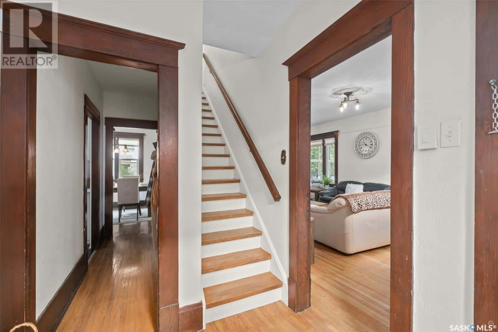 365 19th STREET W — Prince Albert, Saskatchewan - Photo 4 of 50