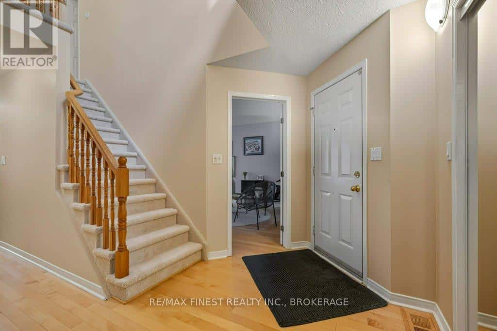 Kingston (City SouthWest), Ontario — Kingston (City SouthWest), Ontario - Photo 4 of 87