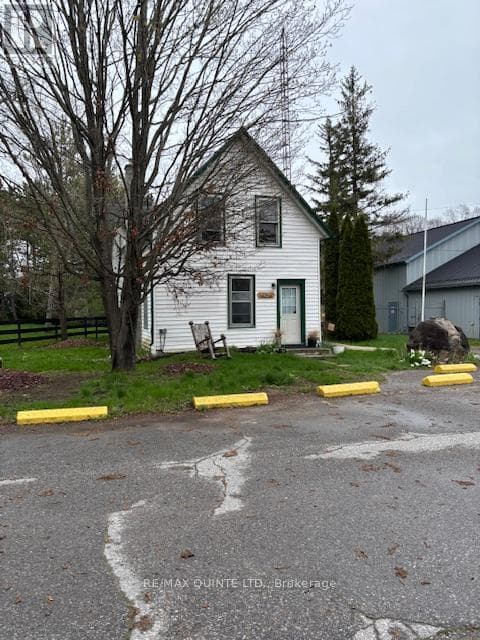 911-913 COUNTY ROAD 13 — Prince Edward County (South Marysburg Ward), Ontario - Main photo