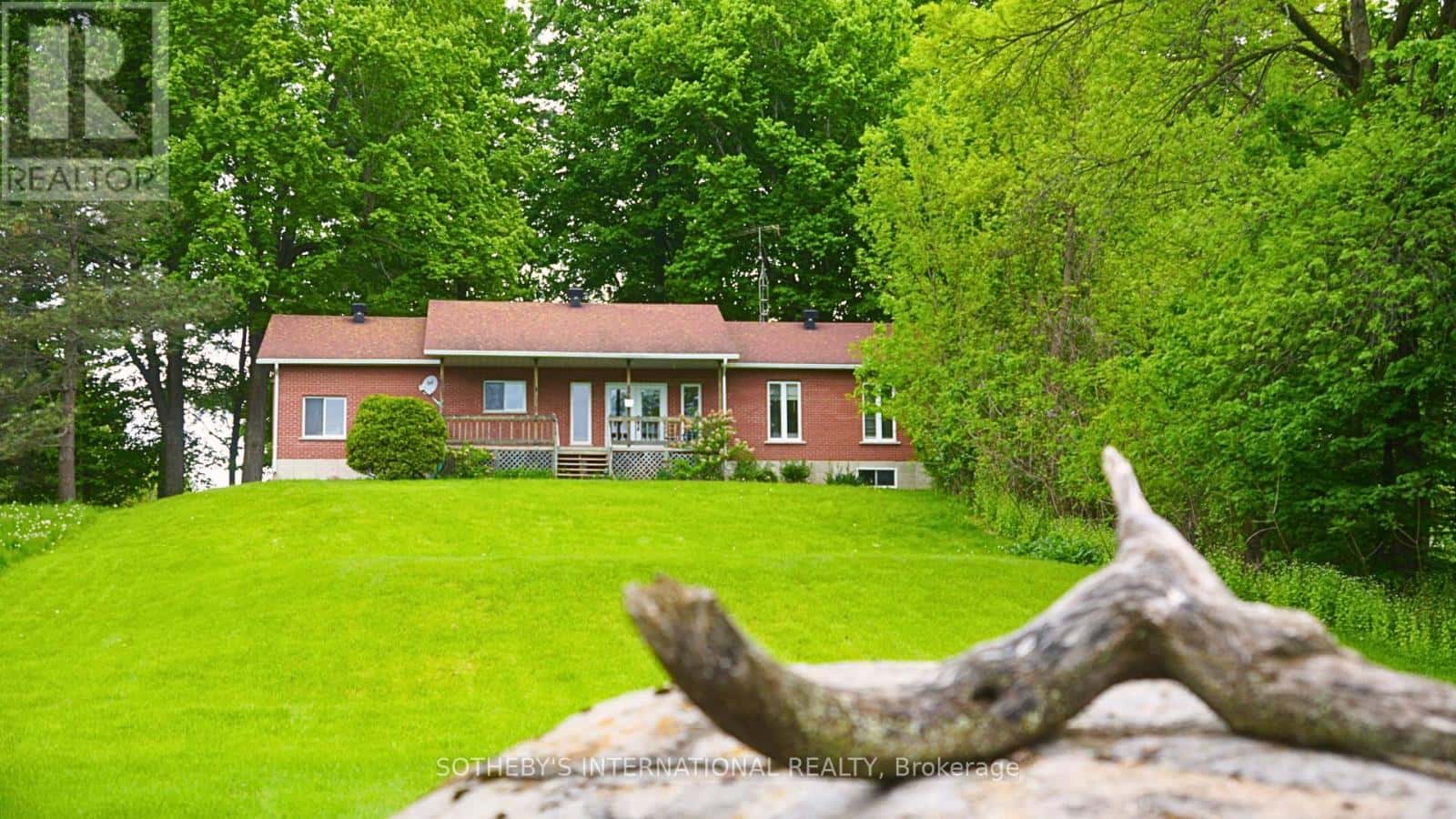 20820 SOUTH SERVICE ROAD — South Glengarry, Ontario - Photo 3 of 35